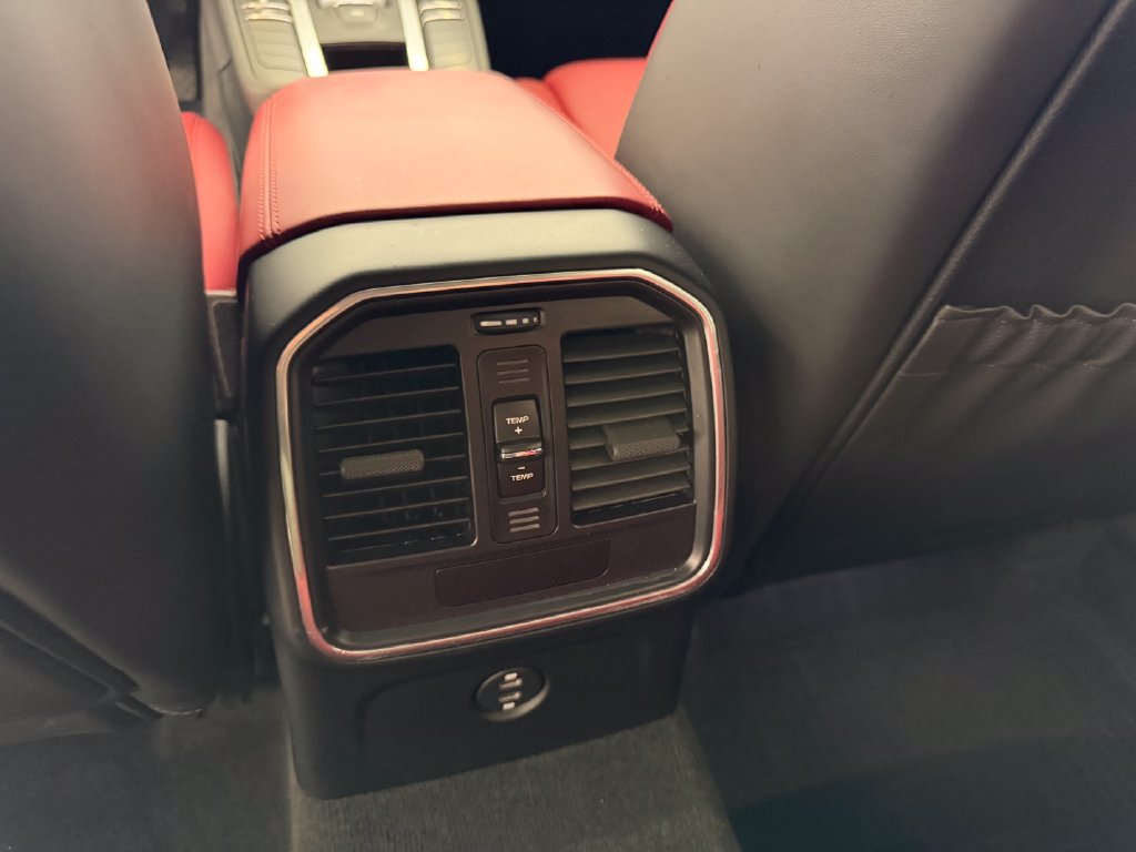 Certified 2021 Porsche Macan S AWD/4WD image 23