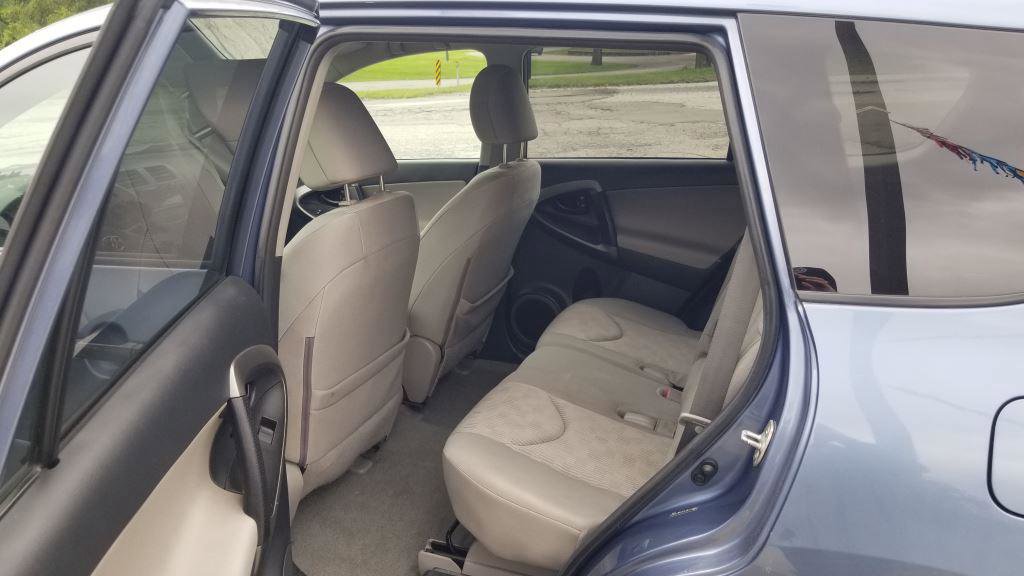 Used 2011 Toyota RAV4 4WD image 5