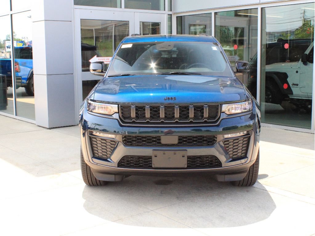 New 2026 Jeep Grand Cherokee L Limited w/ Limited Altitude Package AWD/4WD image 2