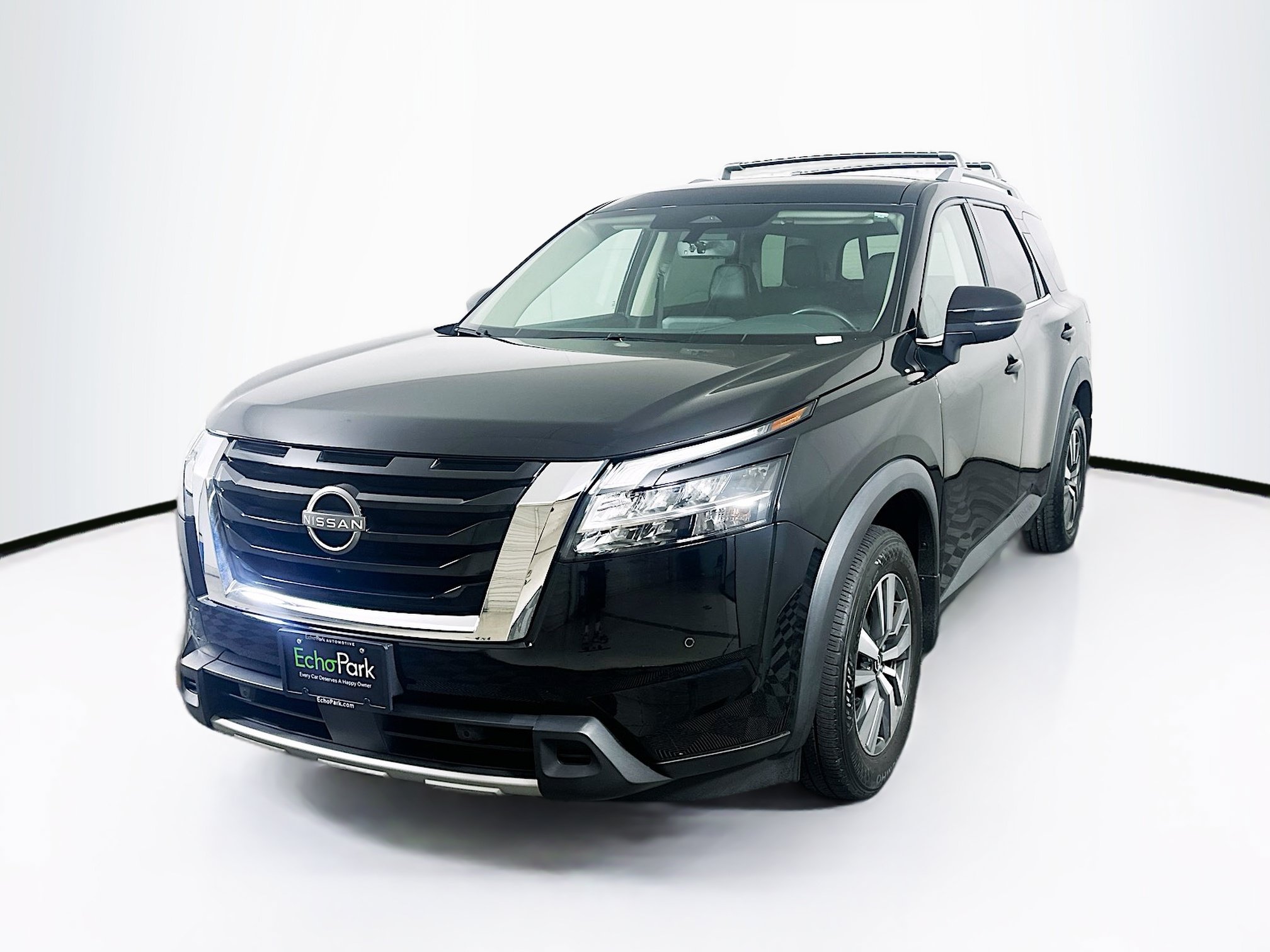 Used 2023 Nissan Pathfinder SL AWD/4WD image 3