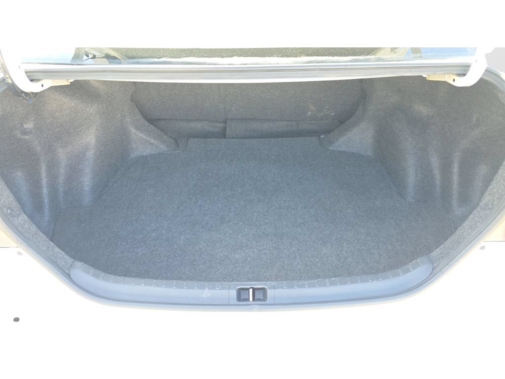 Used 2018 Toyota Corolla LE FWD image 9