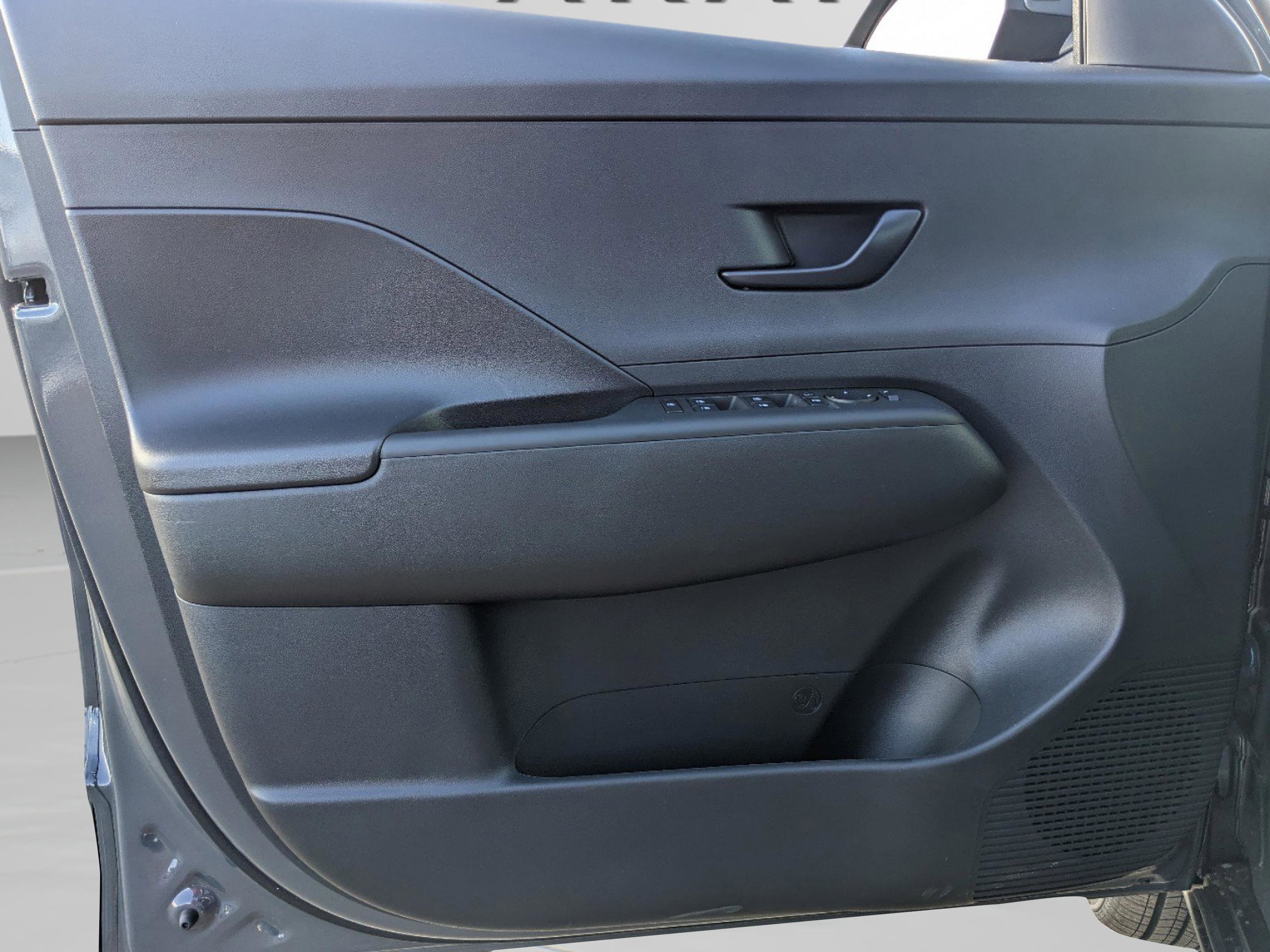 Used 2025 Hyundai Kona SEL image 12