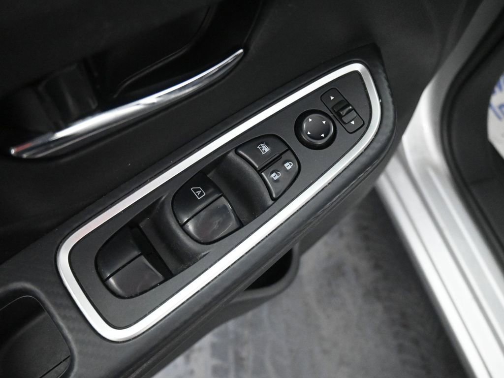 Used 2023 Nissan Versa SR w/ Trunk Package FWD image 28