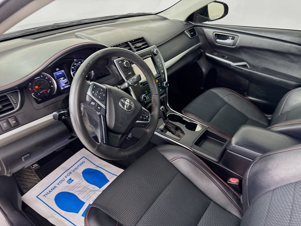 Used 2017 Toyota Camry SE w/ Moonroof Package FWD image 11