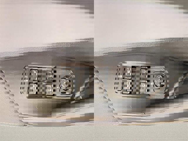 Used 2025 Volkswagen Jetta SE image 15