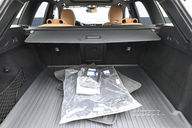 Used 2024 Volvo XC60 B5 Ultimate w/ Protection Package Premier AWD/4WD image 32