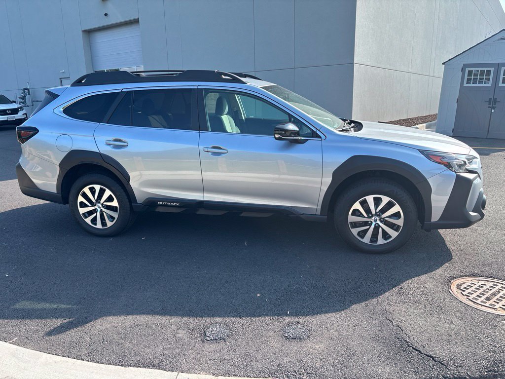 Used 2024 Subaru Outback Premium AWD/4WD image 4