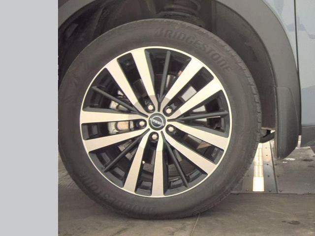 Certified 2025 Nissan Pathfinder Platinum FWD image 25