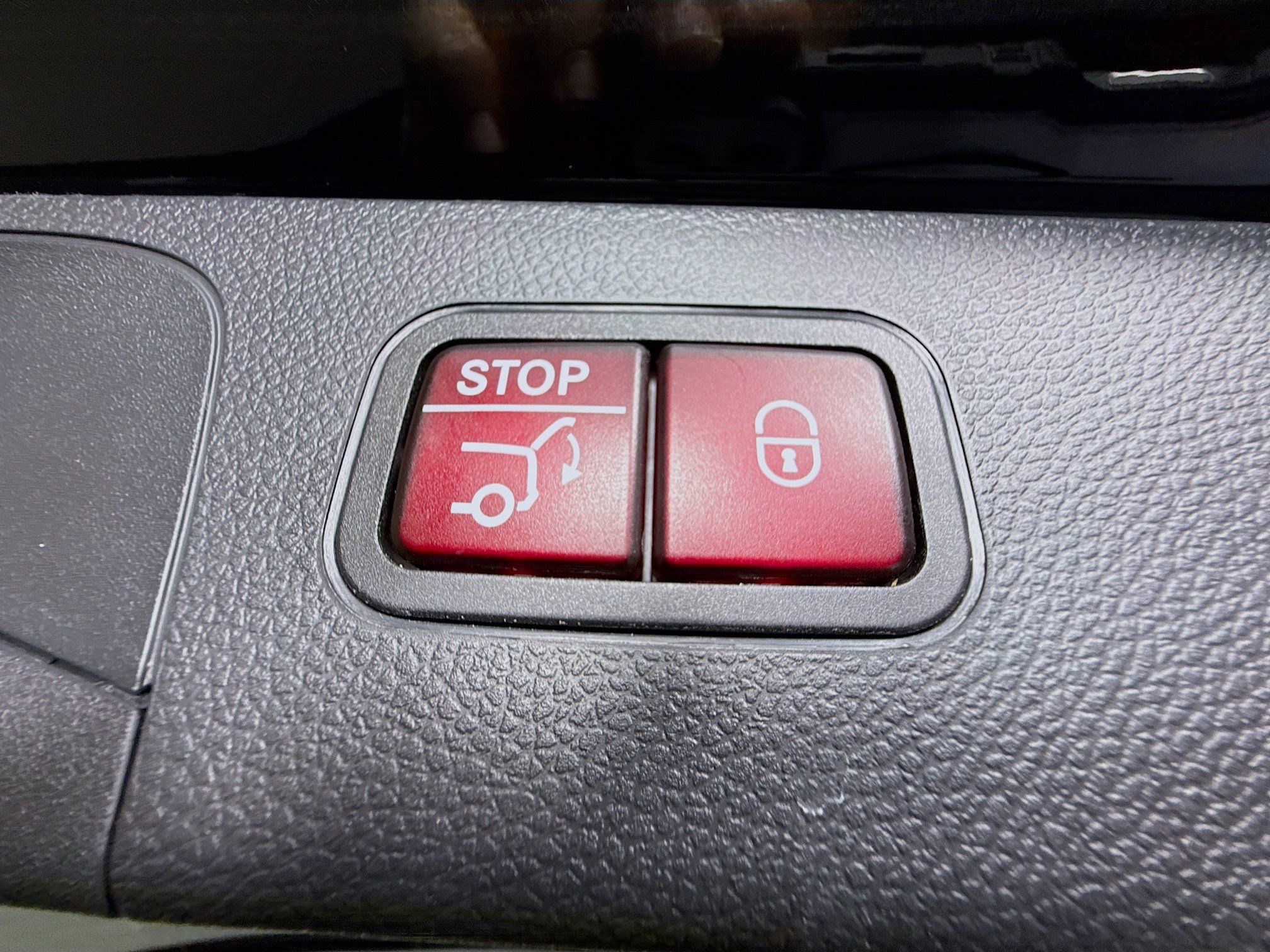 Used 2022 Mercedes-Benz GLC 300 4MATIC w/ Multimedia Package Lite image 41
