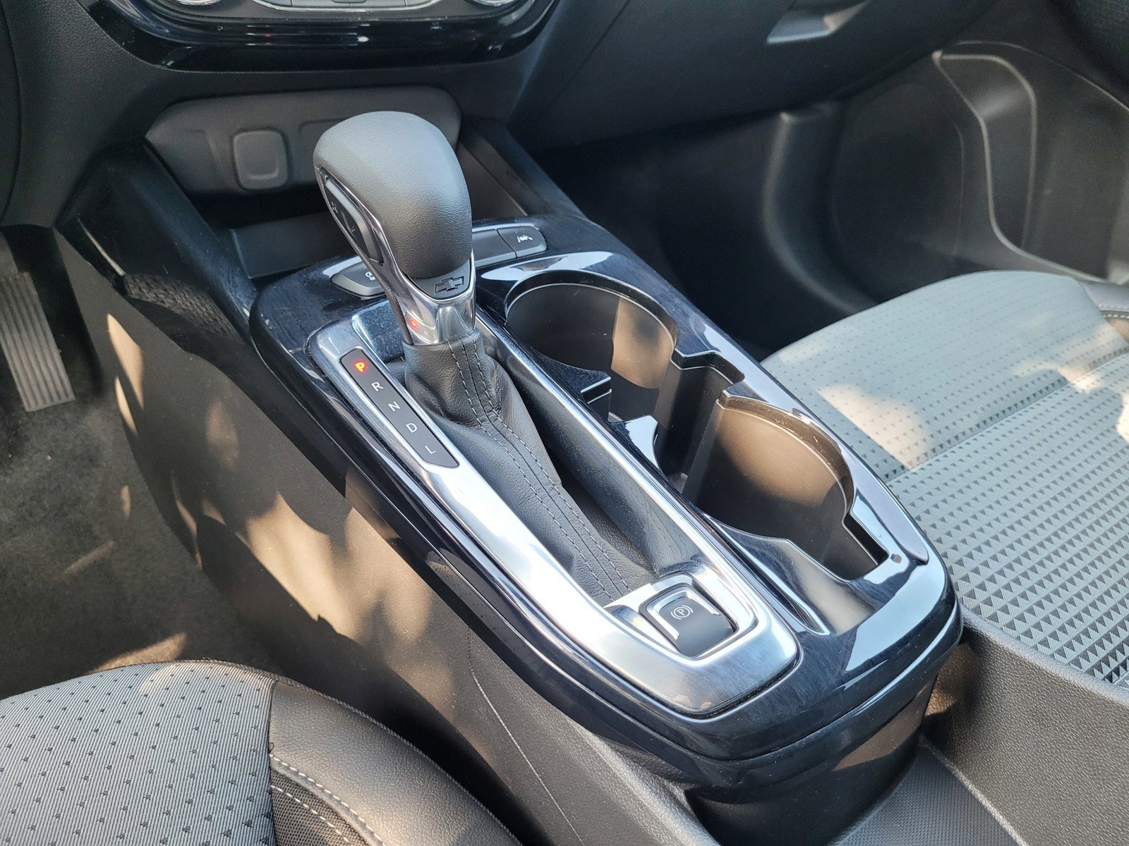 Used 2025 Chevrolet Trax LT w/ LT Convenience Package image 21