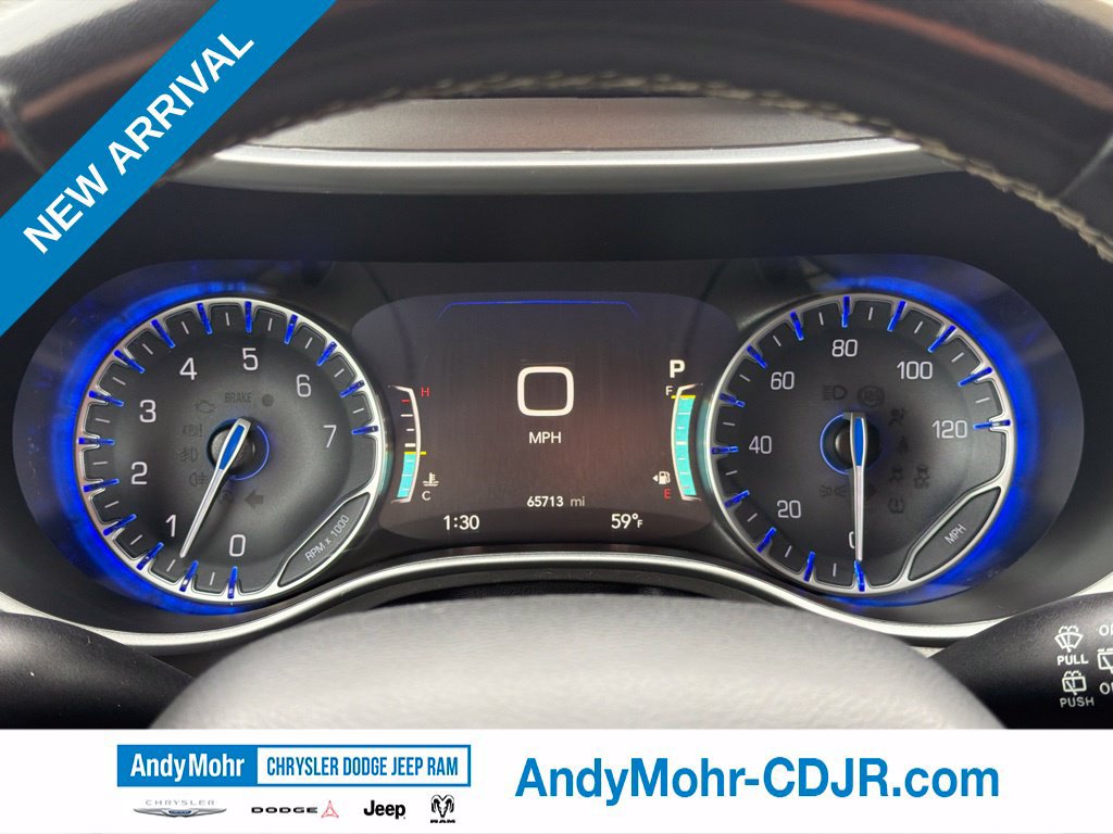 Used 2024 Chrysler Pacifica Touring-L FWD image 9