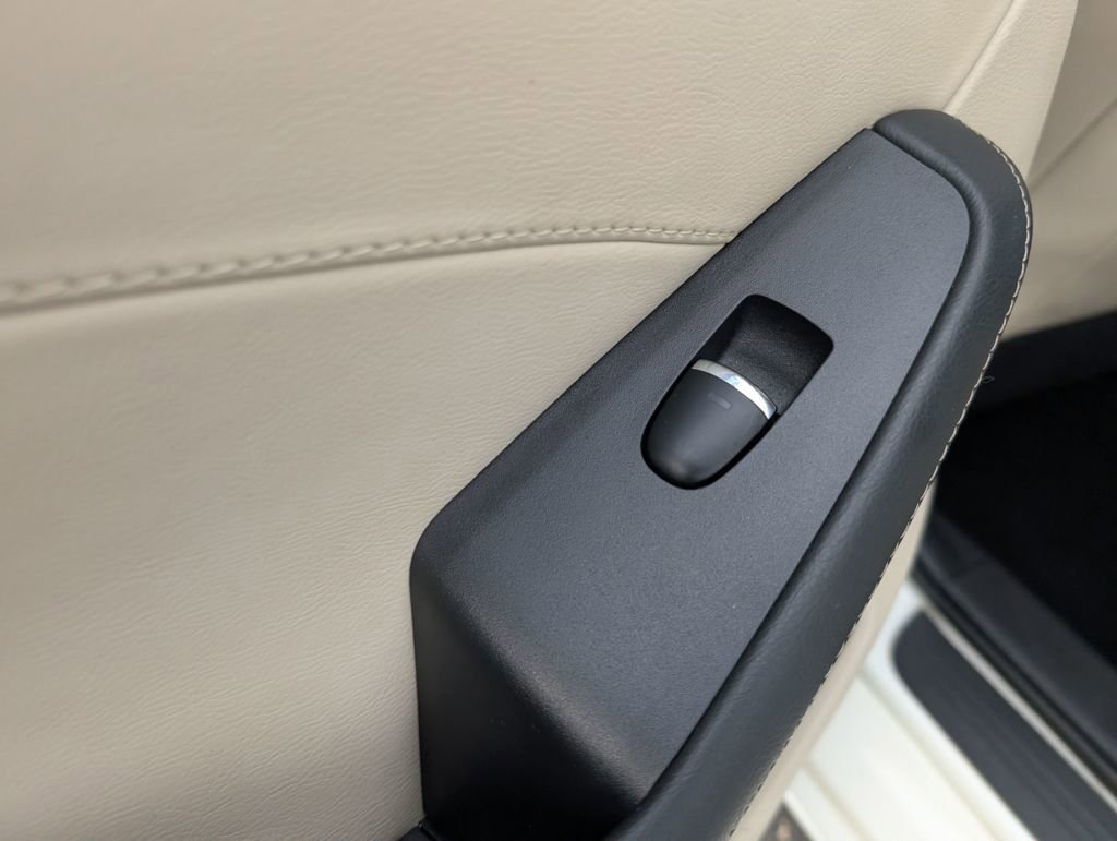 Used 2017 Nissan Maxima Platinum image 11