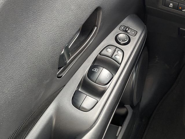 Used 2024 Nissan Kicks S image 19