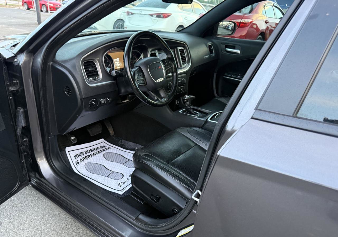 Used 2020 Dodge Charger SXT w/ Leather Interior Group RWD image 8