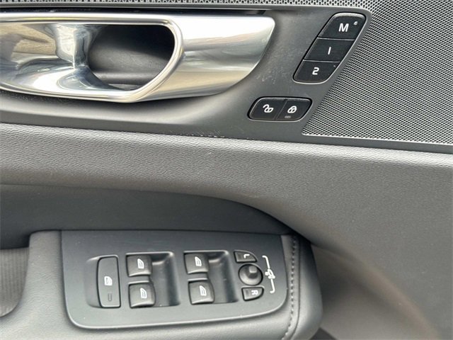 Used 2024 Volvo XC60 B5 Core image 27