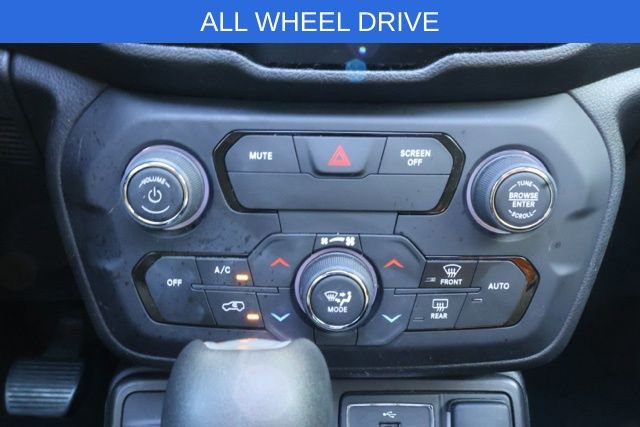 Used 2019 Jeep Renegade Latitude w/ Cold Weather Group image 6