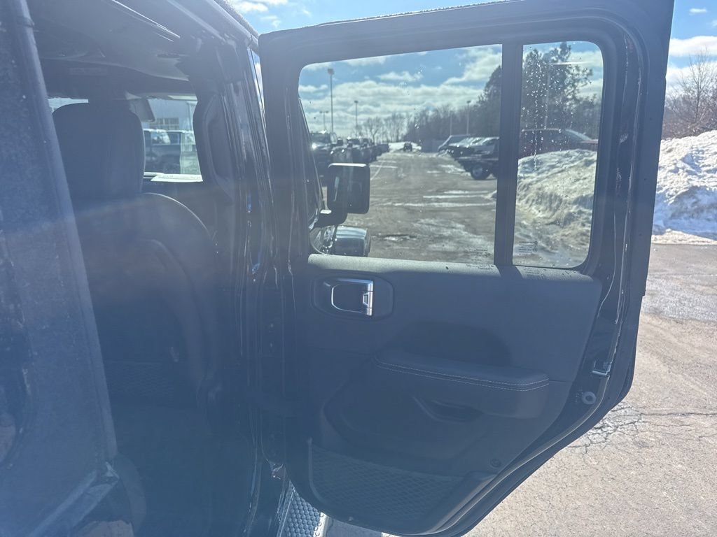 New 2025 Jeep Wrangler Unlimited Sahara AWD/4WD image 42