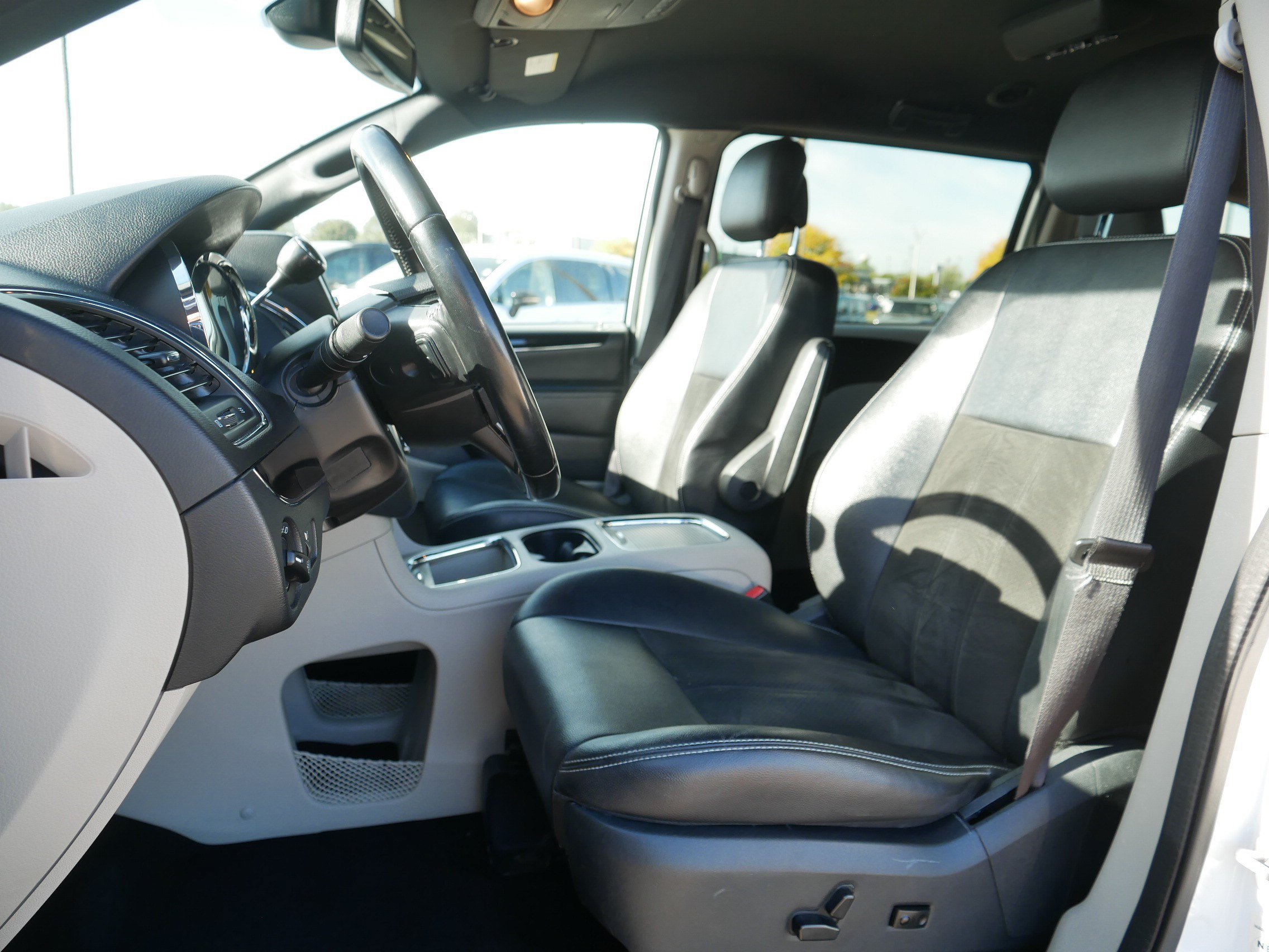 Used 2020 Dodge Grand Caravan SXT FWD image 33