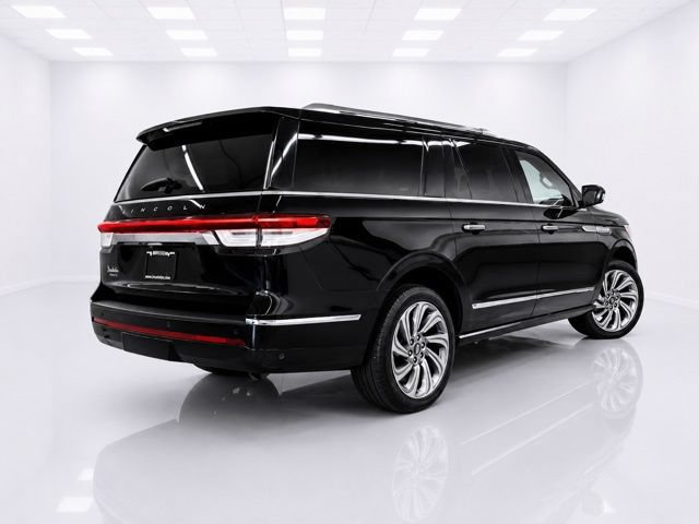 Used 2022 Lincoln Navigator L Reserve AWD/4WD image 5