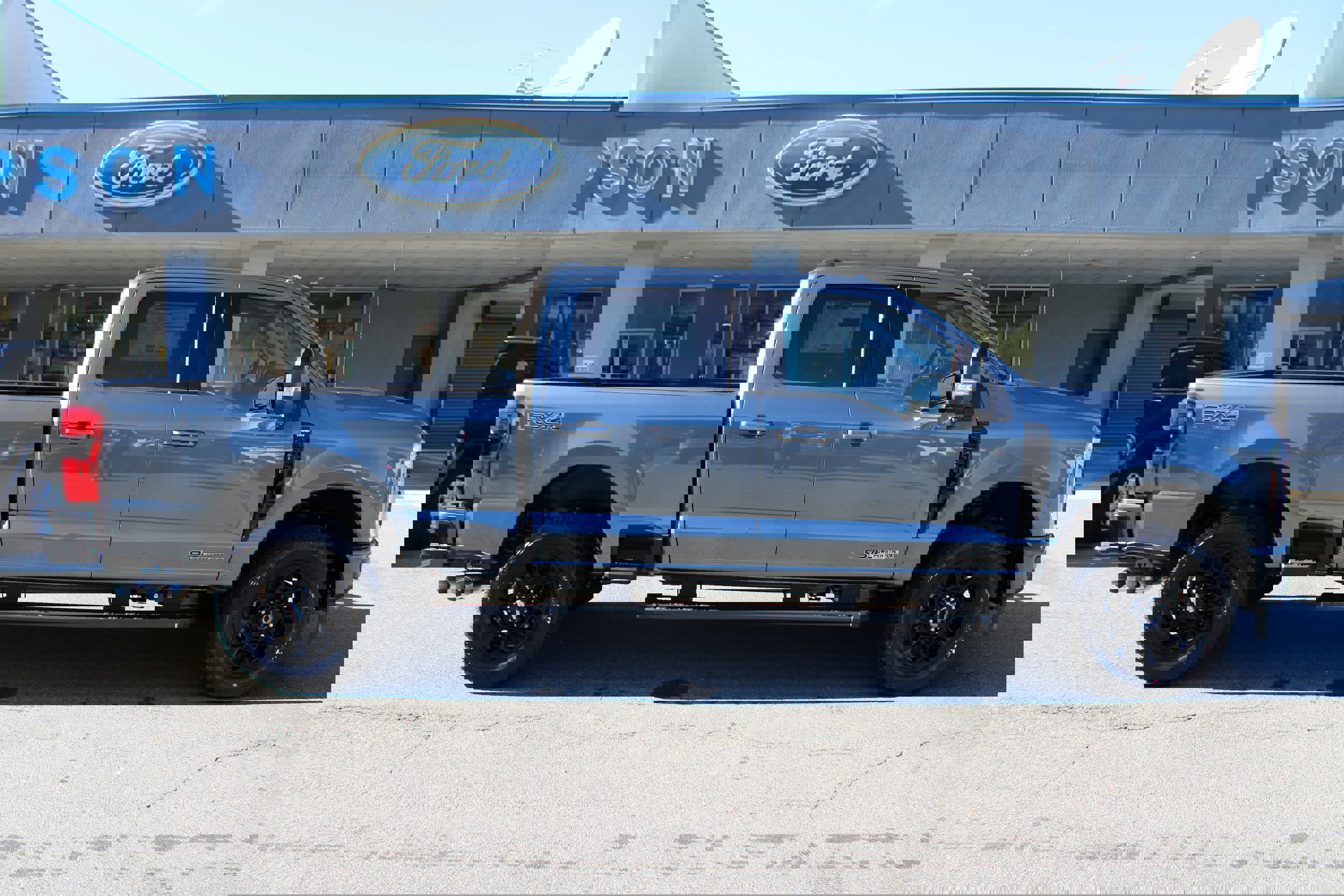 New 2026 Ford F350 Lariat w/ Black Appearance Package image 2