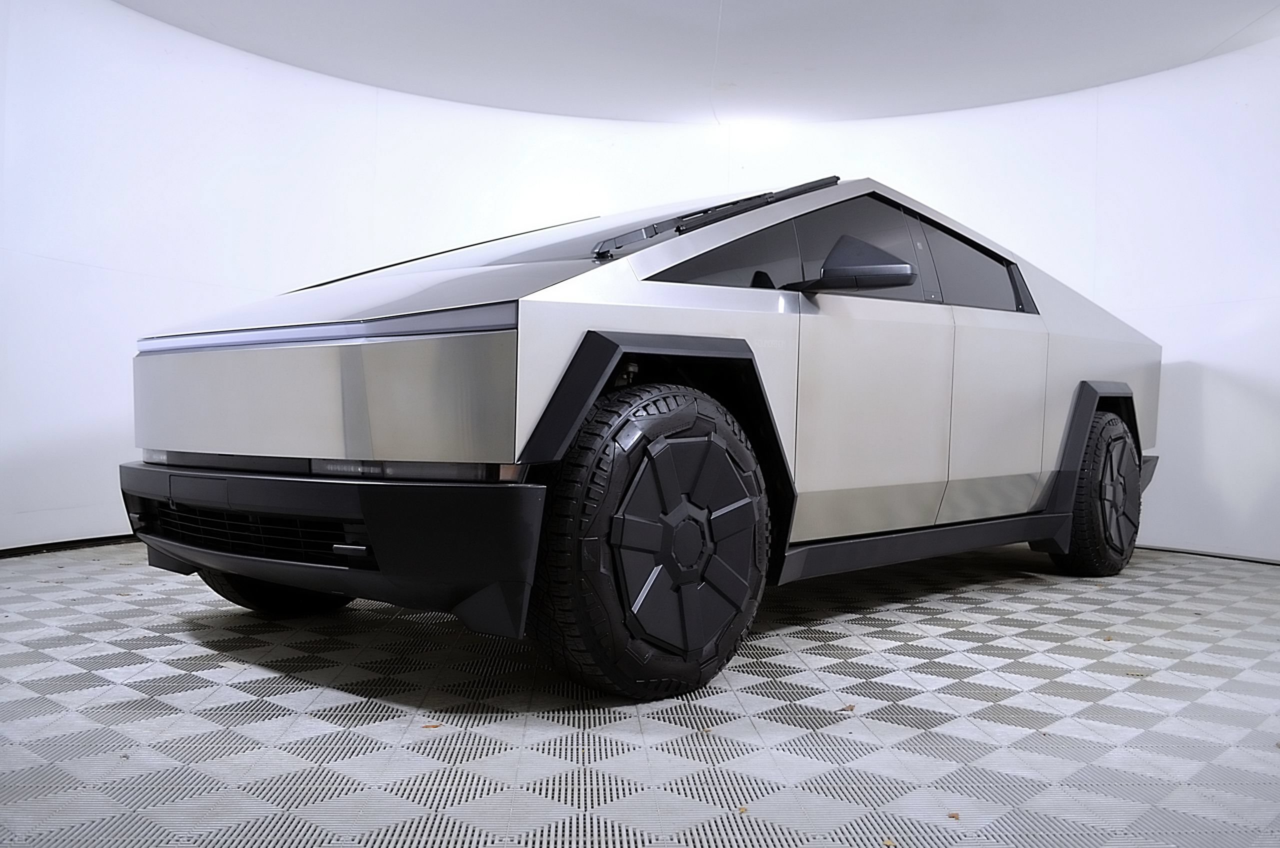 Used 2024 Tesla Cybertruck Cyberbeast AWD/4WD image 3