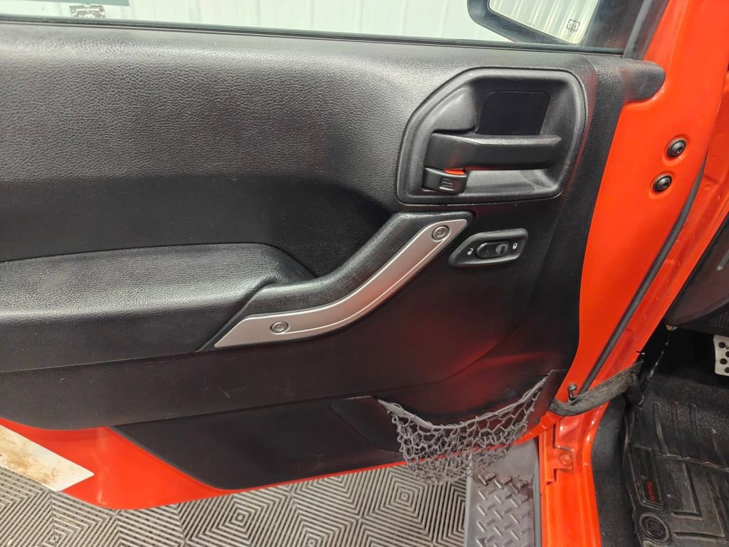 Used 2015 Jeep Wrangler Unlimited Sahara w/ Dual Top Group image 34