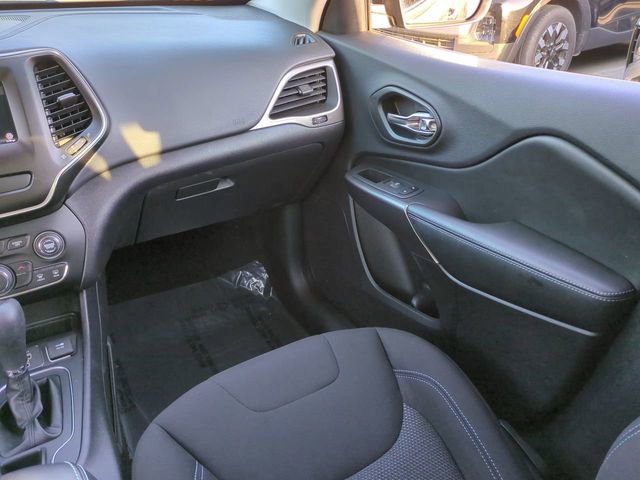 Used 2020 Jeep Cherokee Latitude w/ Cold Weather Group image 16