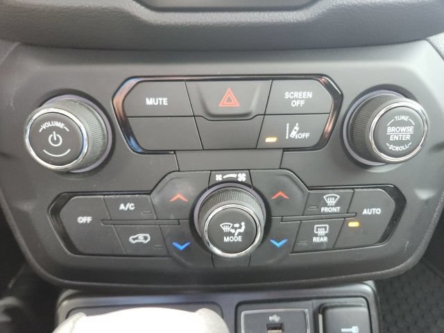 Used 2023 Jeep Renegade Altitude w/ Sun/Sound Group AWD/4WD image 32