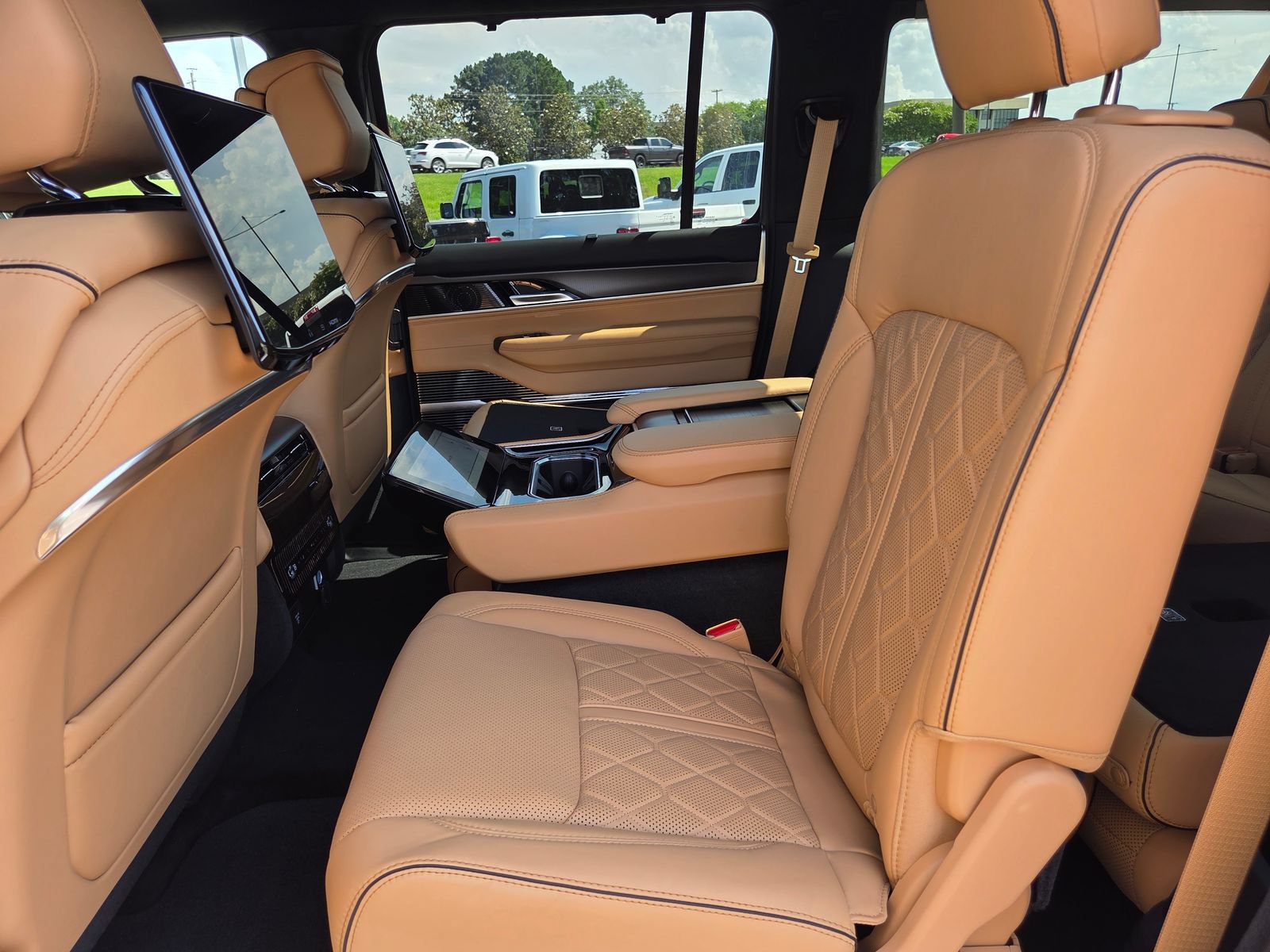 New 2026 Jeep Grand Wagoneer L Summit AWD/4WD image 21