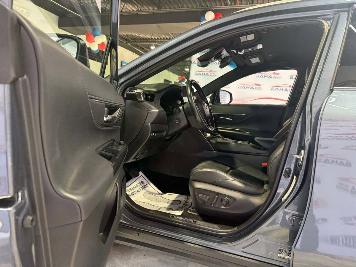 Used 2023 Toyota Venza XLE AWD/4WD image 39