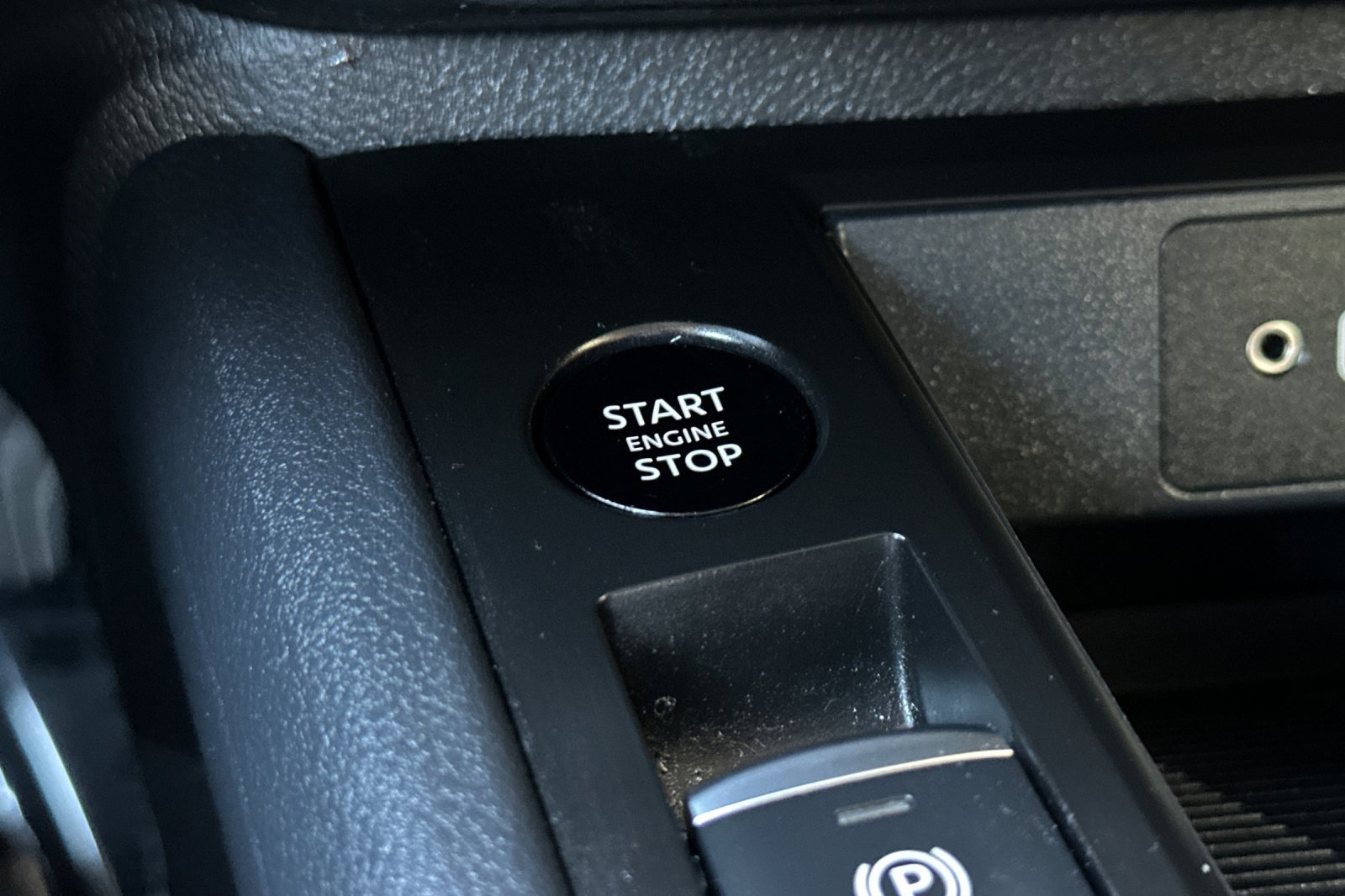 Used 2025 Nissan Kicks S image 28