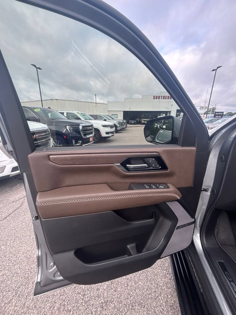 Used 2026 GMC Yukon Denali Ultimate w/ LPO, Illumination Package AWD/4WD image 11