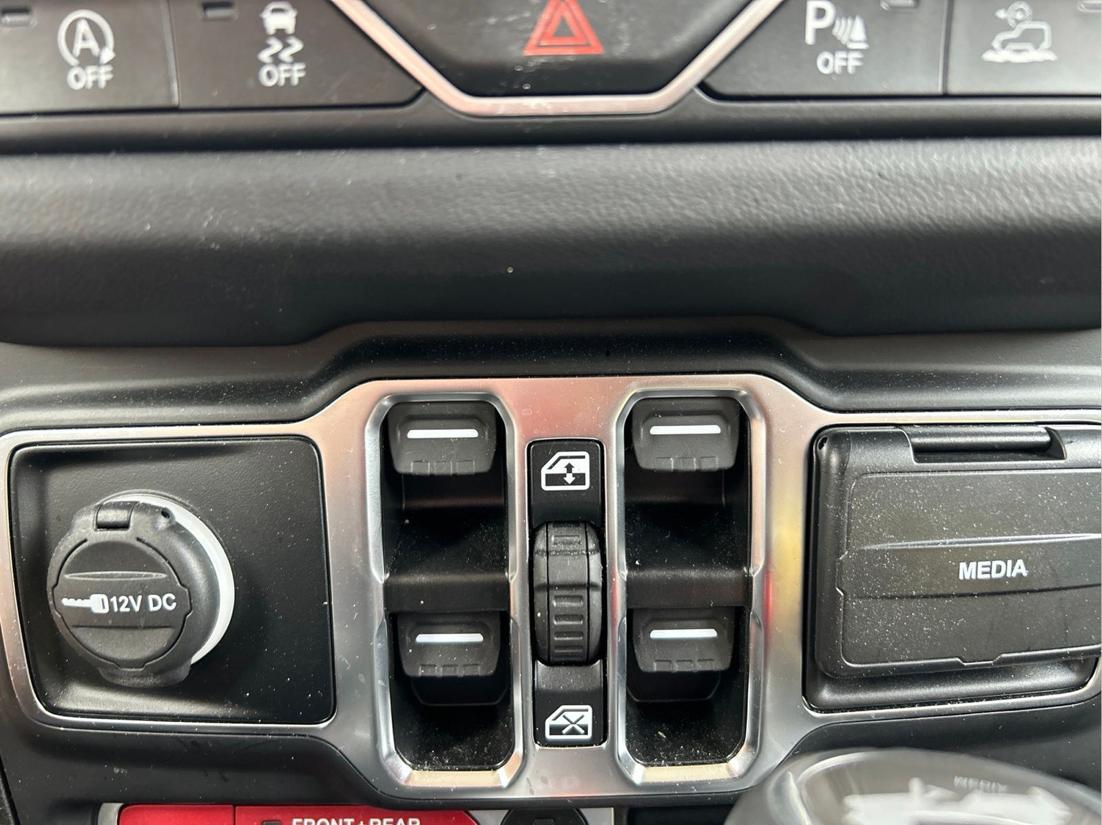 Used 2024 Jeep Wrangler Unlimited Rubicon AWD/4WD image 31