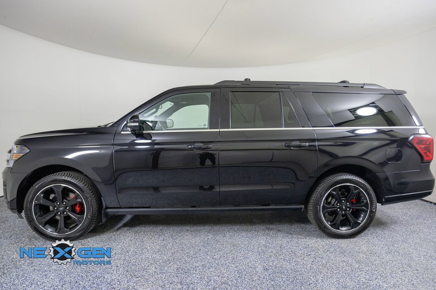 Used 2024 Ford Expedition Max Limited AWD/4WD image 4