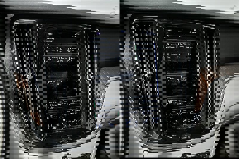 Used 2021 Volvo S60 T6 Momentum w/ Premium Package image 29