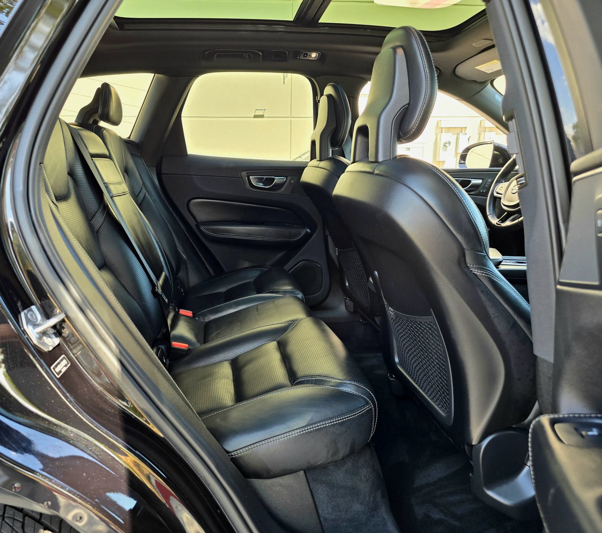 Used 2018 Volvo XC60 T6 Inscription w/ Luxury Seat Package AWD/4WD image 46