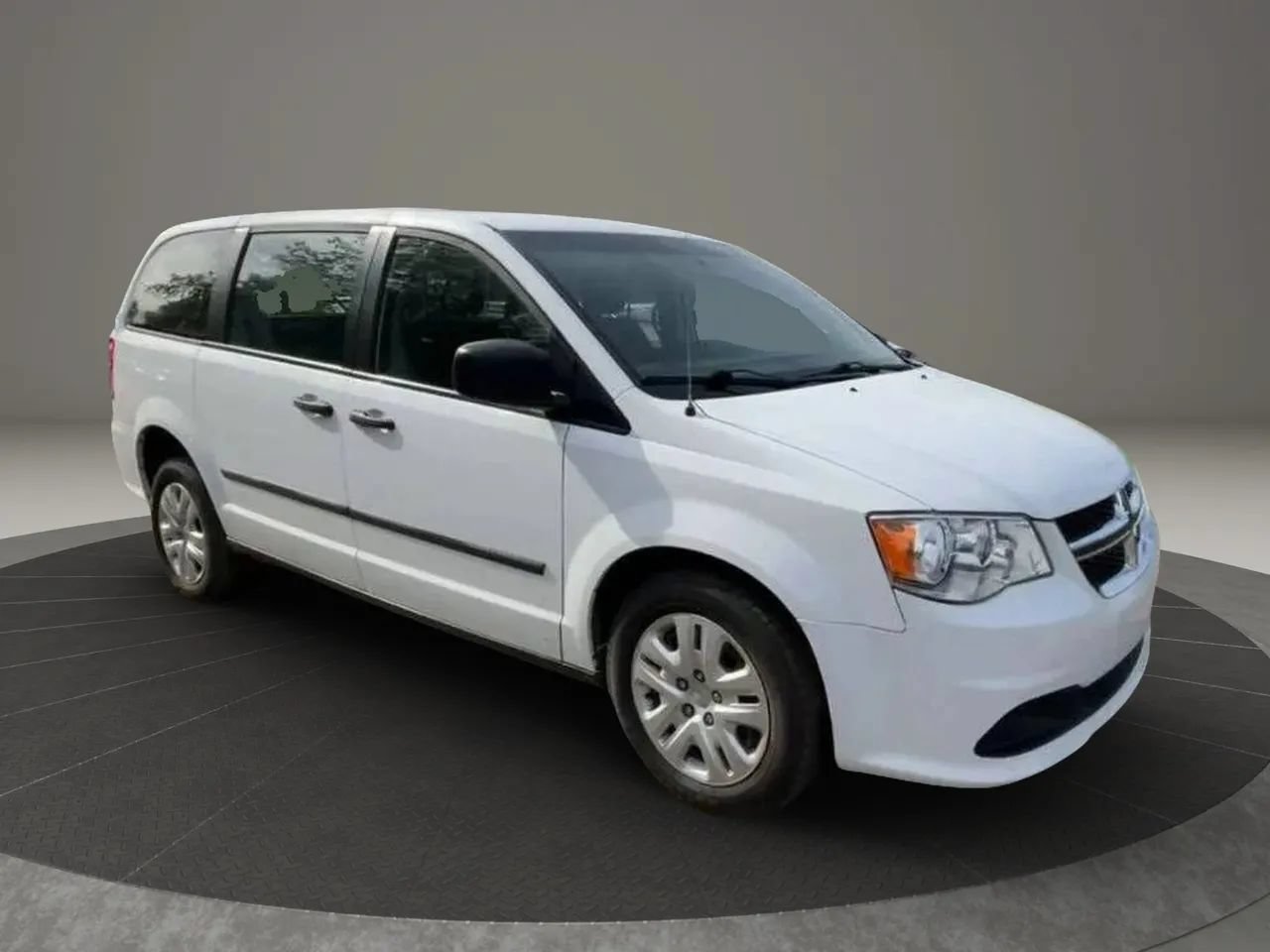 Used 2016 Dodge Grand Caravan American Value Package FWD image 5