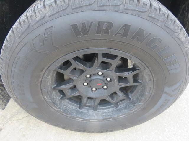 Used 2012 Suzuki Equator Premium image 8