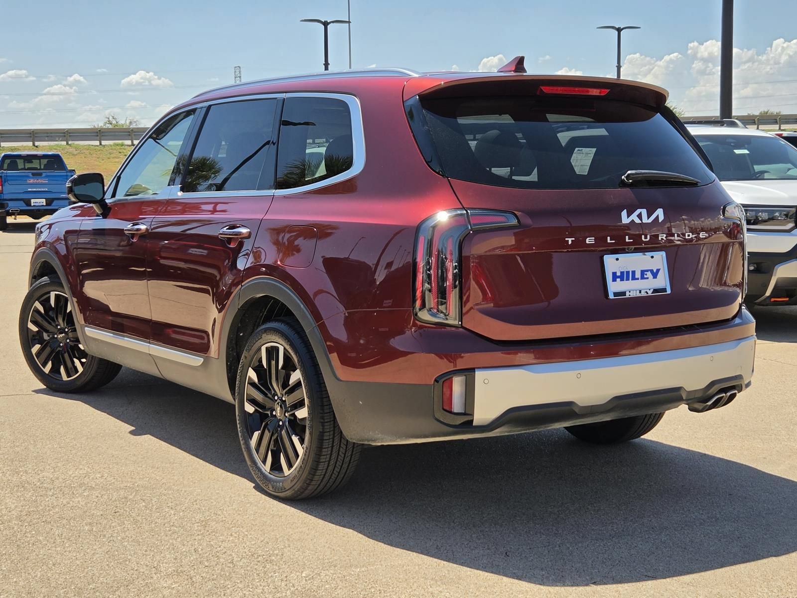 Used 2023 Kia Telluride SX FWD image 3
