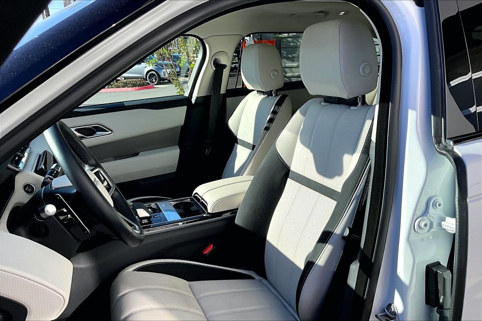 Used 2023 Land Rover Range Rover Velar S image 25