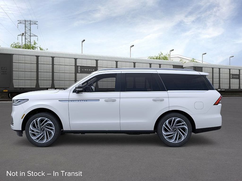 New 2026 Lincoln Navigator Reserve AWD/4WD image 3