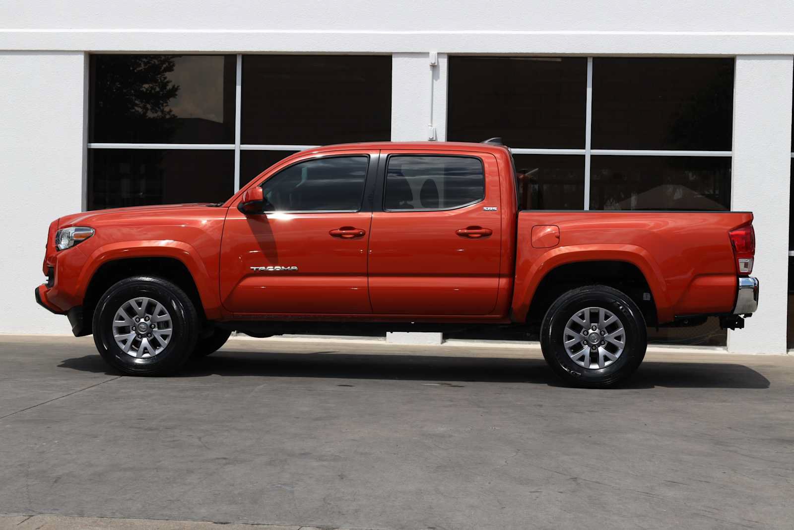 Used 2017 Toyota Tacoma SR5 RWD image 12