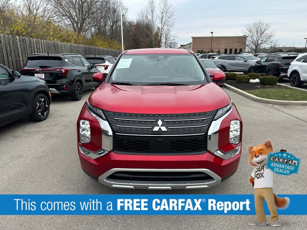Used 2024 Mitsubishi Outlander SE image 2