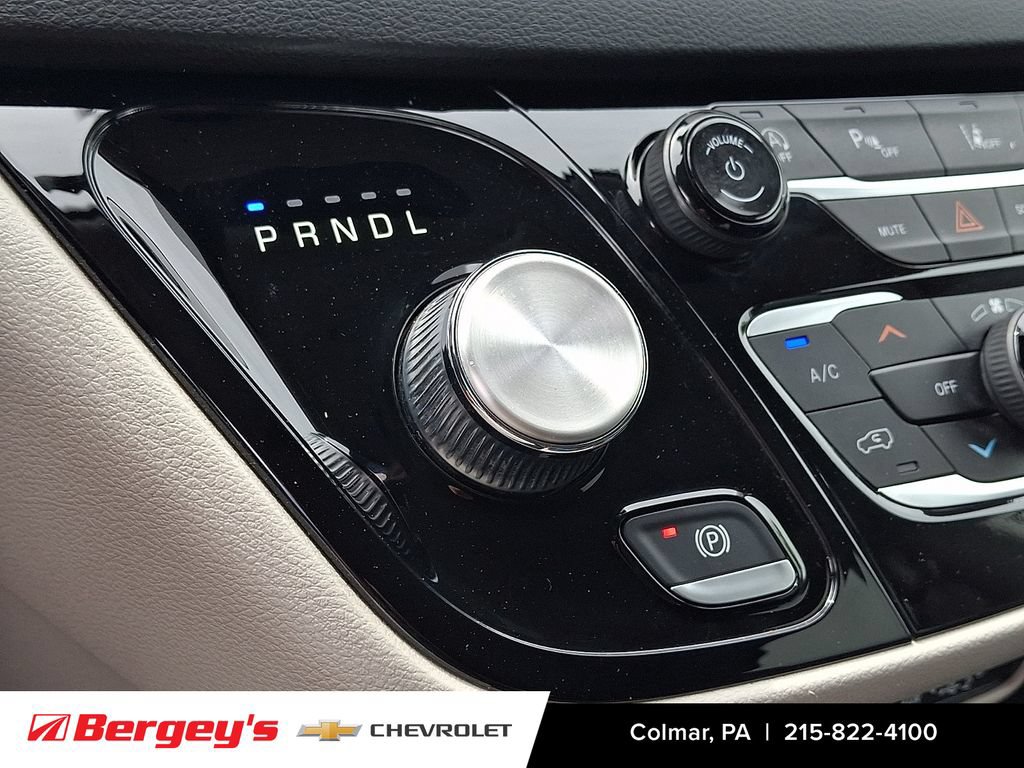 Used 2023 Chrysler Pacifica Touring-L FWD image 18