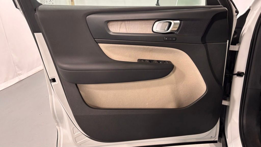 Certified 2023 Volvo XC40 B5 Plus w/ Driver Assist Package image 15