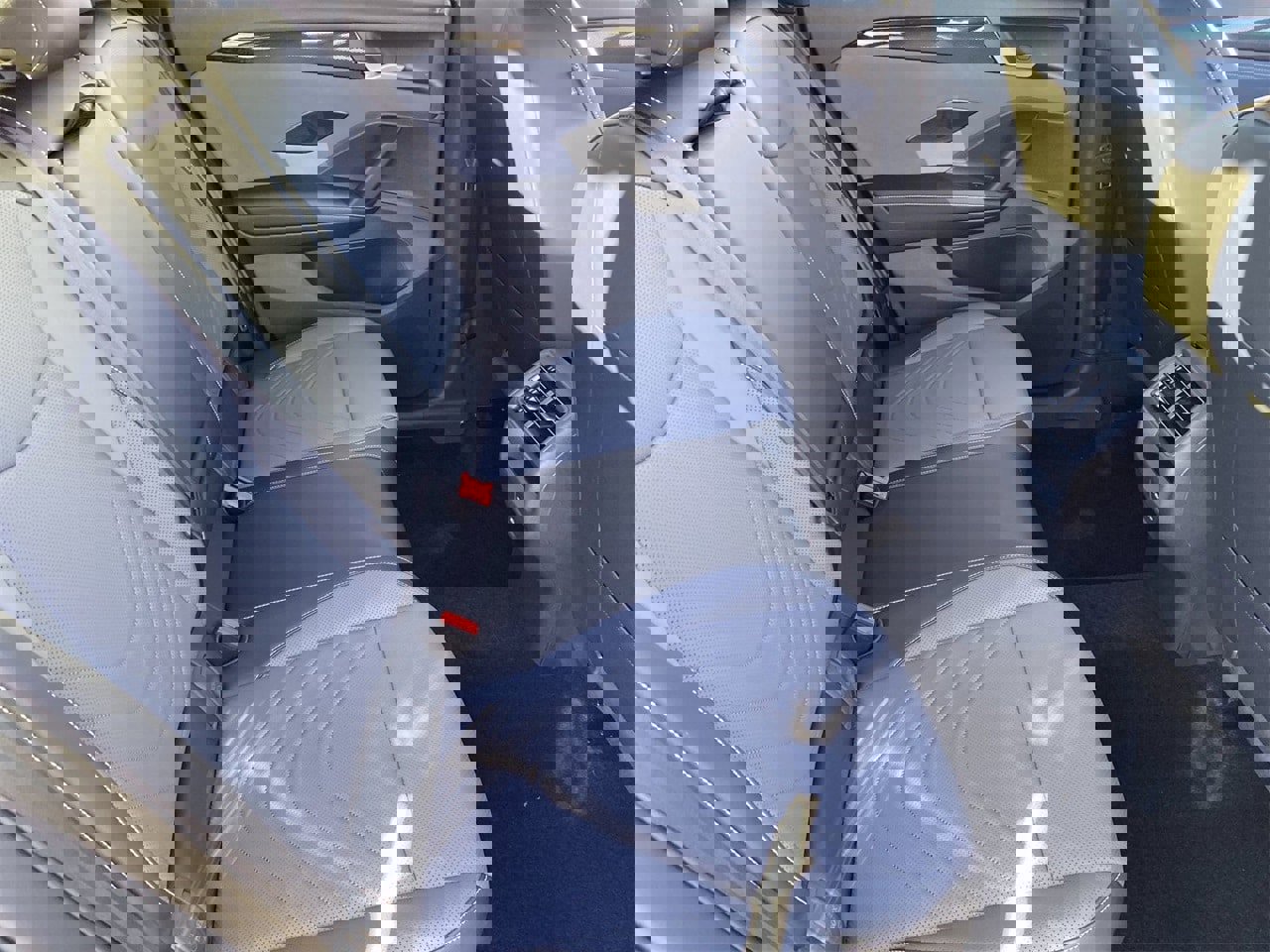 New 2026 Volkswagen Tiguan SE R-Line image 9