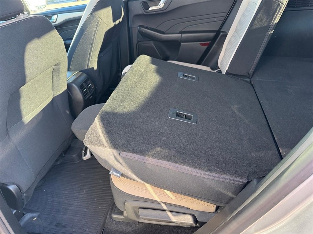 Used 2021 Ford Escape SE w/ Cold Weather Package image 9