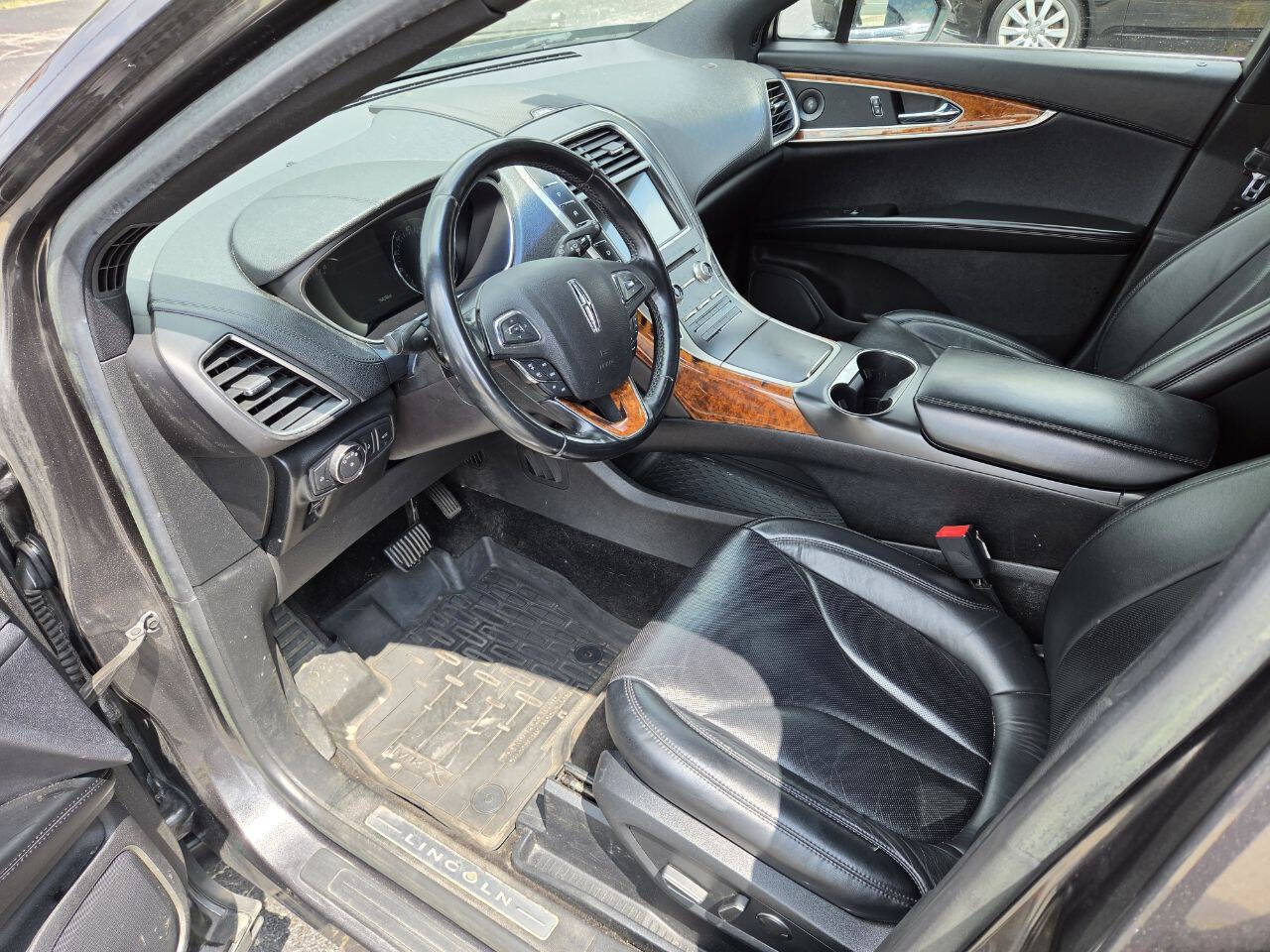 Used 2017 Lincoln MKX Reserve w/ Lincoln MKX Climate Package AWD/4WD image 5