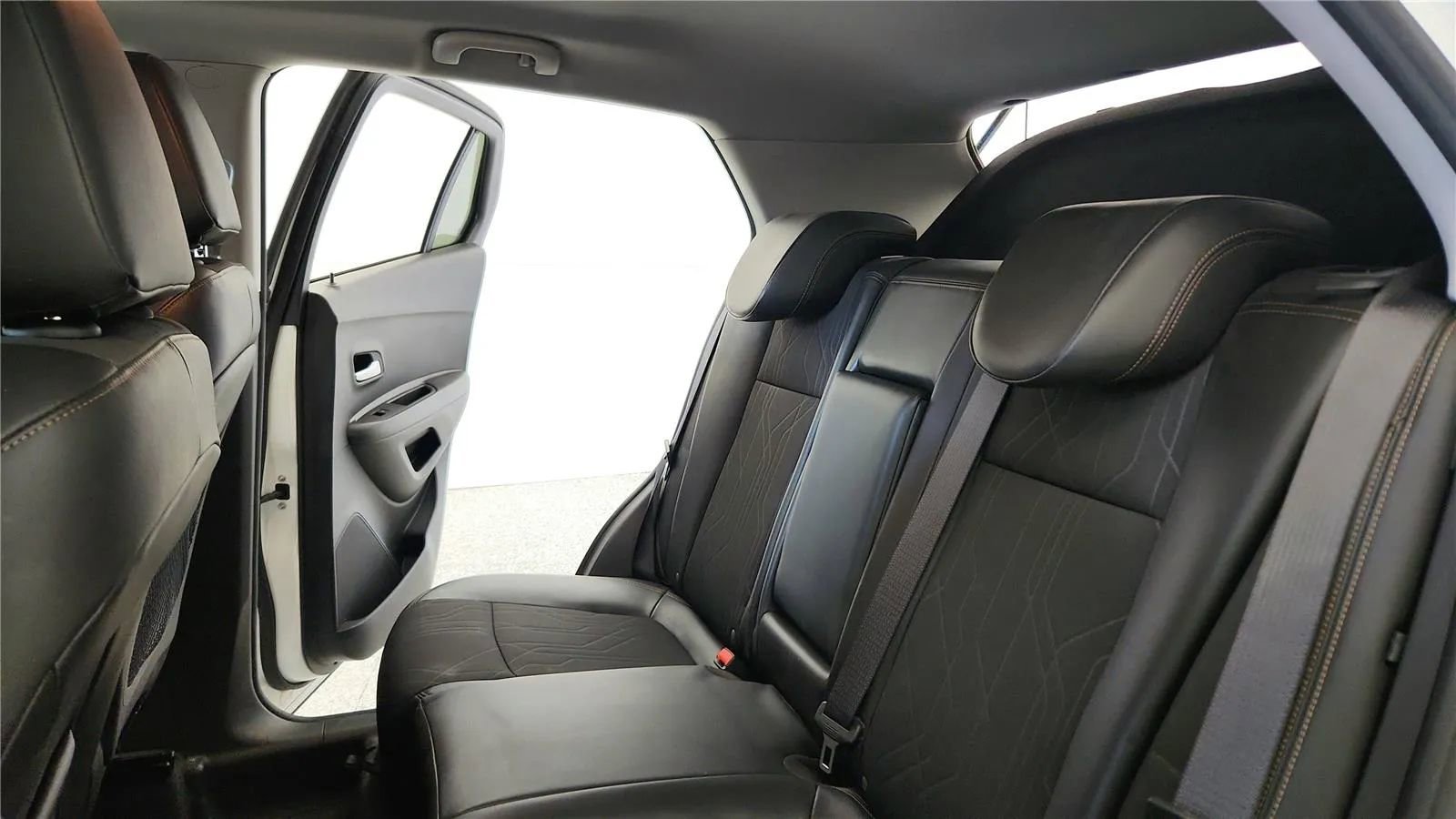 Used 2018 Chevrolet Trax LT w/ LT Convenience Package image 30