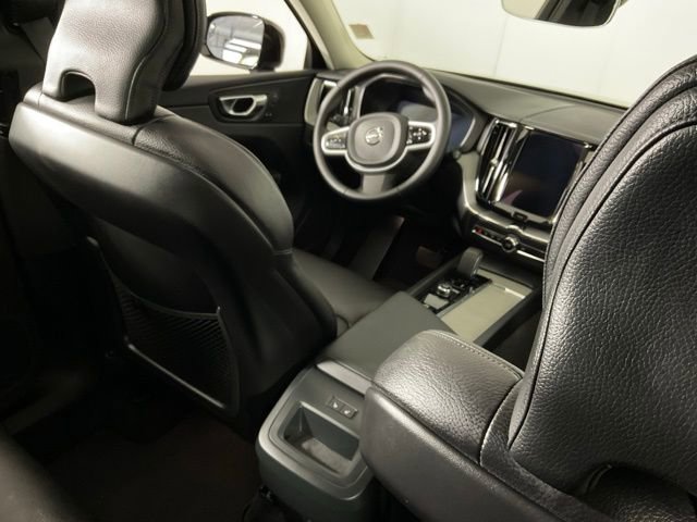 Certified 2025 Volvo XC60 B5 Plus image 32